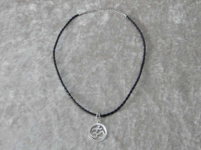 OM Halskæden - Et enkelt og kraftfuldt symbol